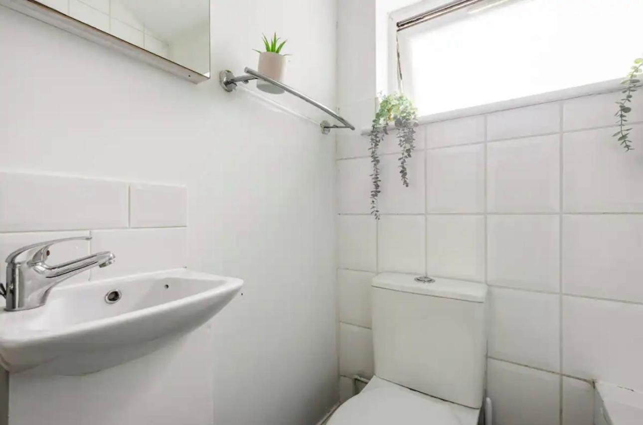 Lovely 3-Bed 20 Minutes To Central Londra Esterno foto